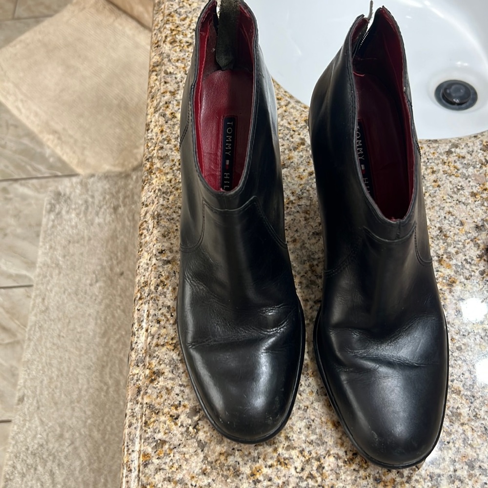 Tommy Hillfiger ankle boots leather heeled used but still looks great